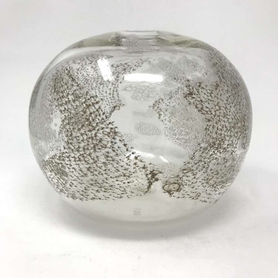 Benny Motzfeldt ball vase with highlights Plus Glass Norway 1970s