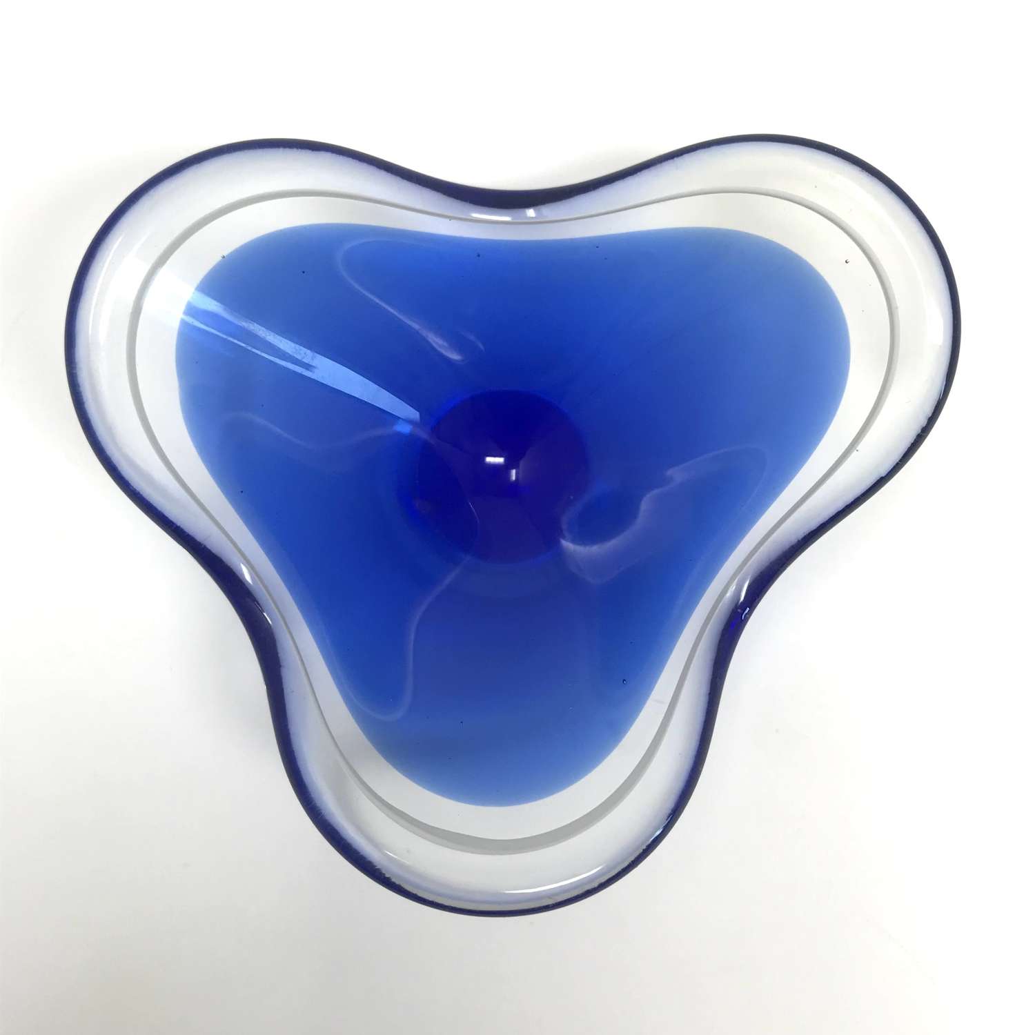 Paul Kedelv blue and white Coquille dish, Flygsfors Sweden 1950s