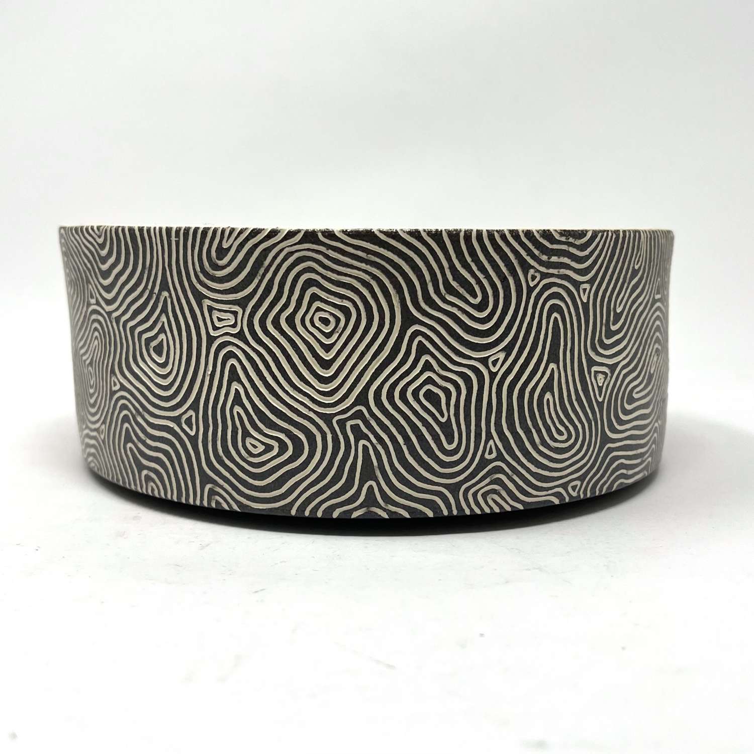 Colin Jowitt earthenware bowl with sgraffito decoration 2016